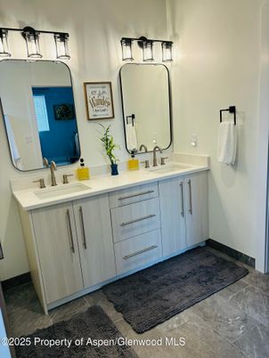 Bathroom, Dual Sink Vanities, Interior