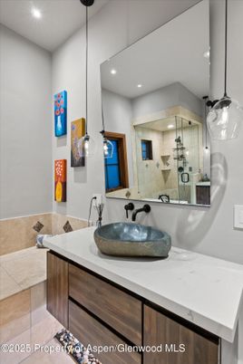Bathroom, Glass Shower, Interior, Pendant Lights, Recessed Lighting