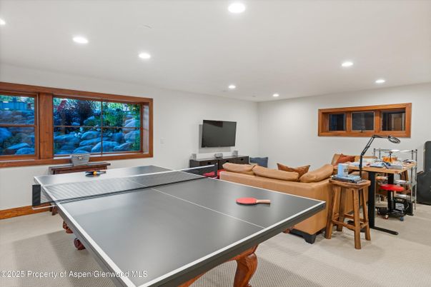 Game Room, Interior, Recessed Lighting