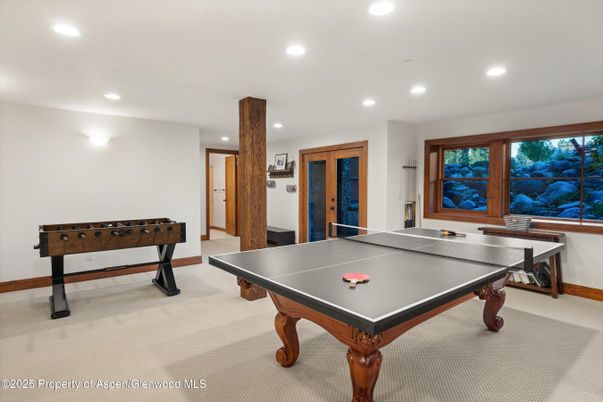 Game Room, Interior, Recessed Lighting