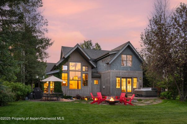 Backyard, Exterior, Facade, Hot Tub, Farmhouse