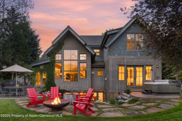Exterior, Hot Tub