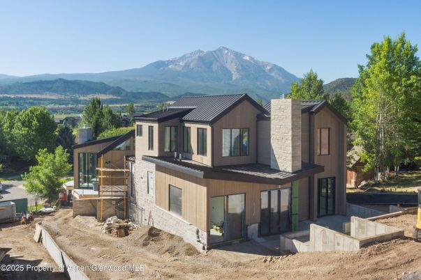 Exterior, Facade, Modern