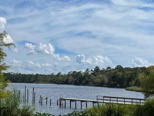 Exterior, Lake