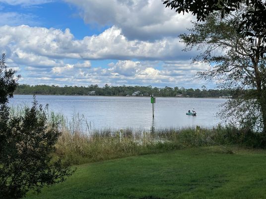 Exterior, Lake