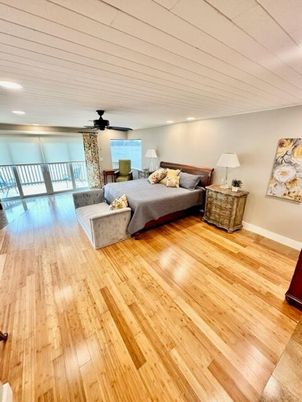 Bedroom, Interior, Living room, Recessed Lighting, Wood Texture Flooring