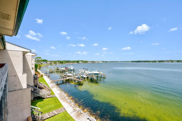 Exterior, Lake