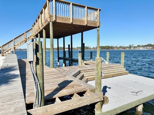 Exterior, Lake