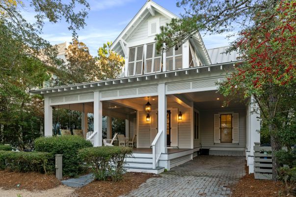 Exterior, Facade, Queen Anne Victorian