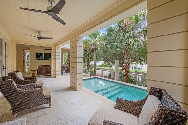 Exterior, Pool