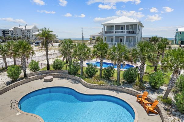 Exterior, Pool