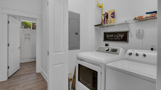 Interior, Utility Closets, Washer, Wood Texture Flooring