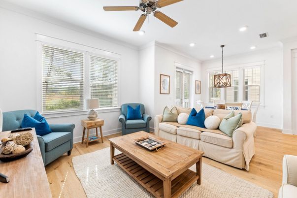 Dining room, Interior, Living room, Pendant Lights, Recessed Lighting, Wood Texture Flooring