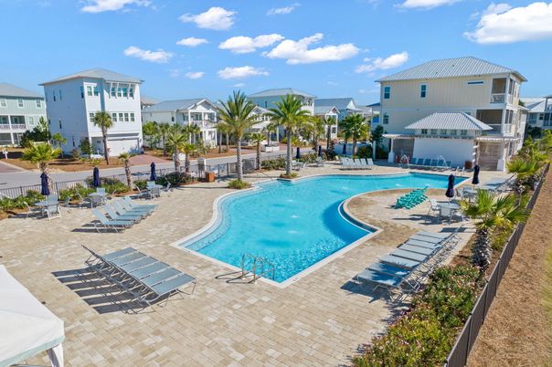 Exterior, Pool
