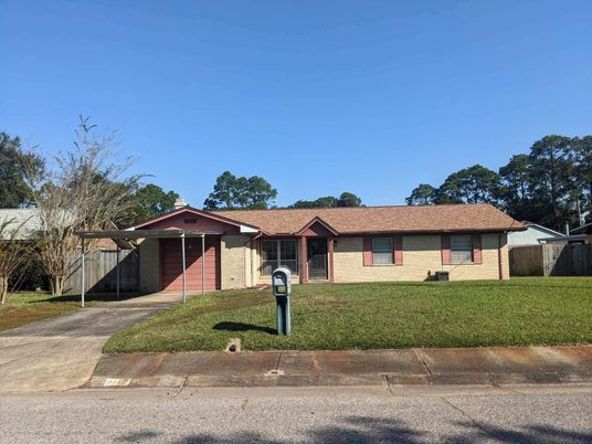 Backyard, Exterior, Facade, Ranch