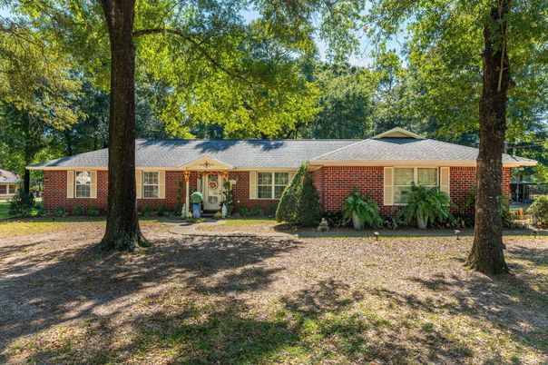 Exterior, Facade, Brick Facade, Ranch