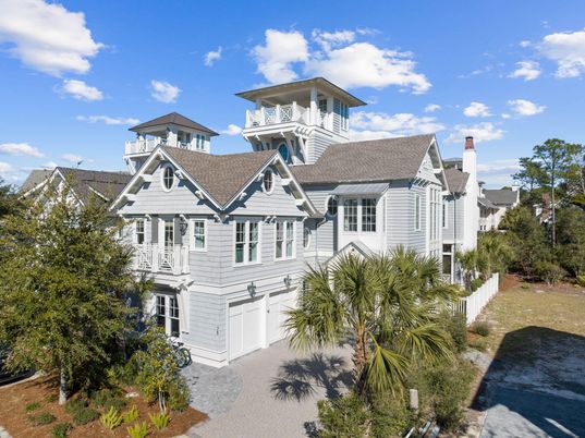 Attached, Exterior, Facade, Queen Anne Victorian