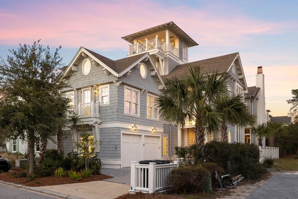 Attached, Exterior, Facade, Queen Anne Victorian