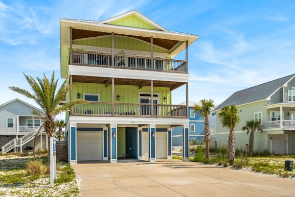 Attached, Exterior, Facade, American Craftsman