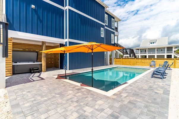 Exterior, Pool