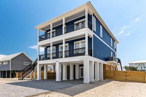 Exterior, Facade, Modern