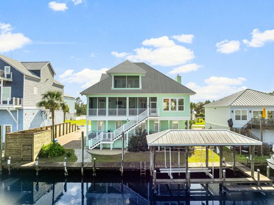 Exterior, Lake