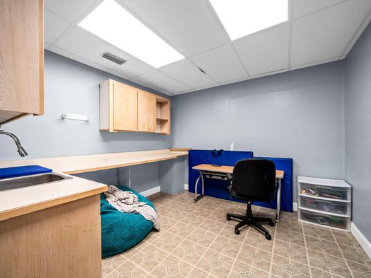 Home Office, Interior
