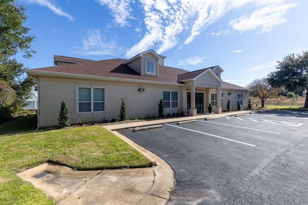 Exterior, Facade, Ranch