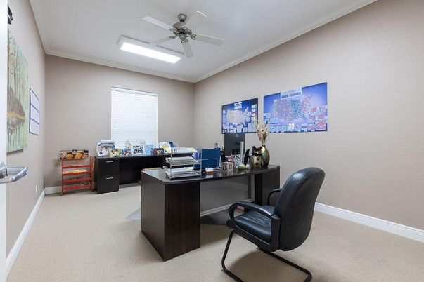 Home Office, Interior