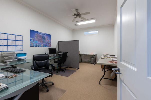 Home Office, Interior