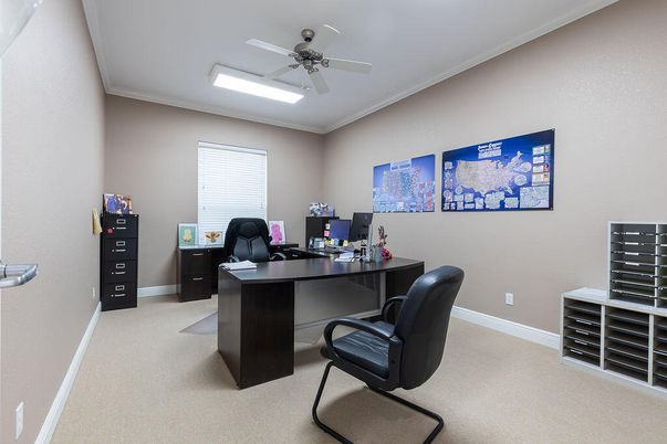 Home Office, Interior