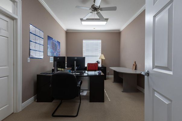 Home Office, Interior