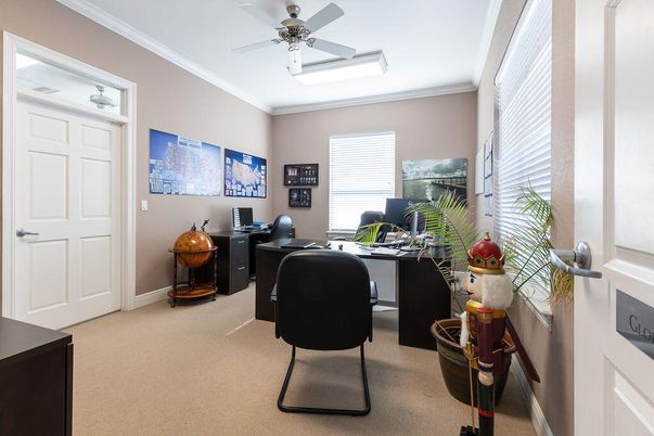 Home Office, Interior