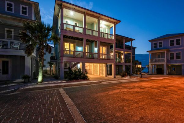 Backyard, Exterior, Facade, Modern