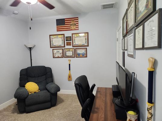 Home Office, Interior