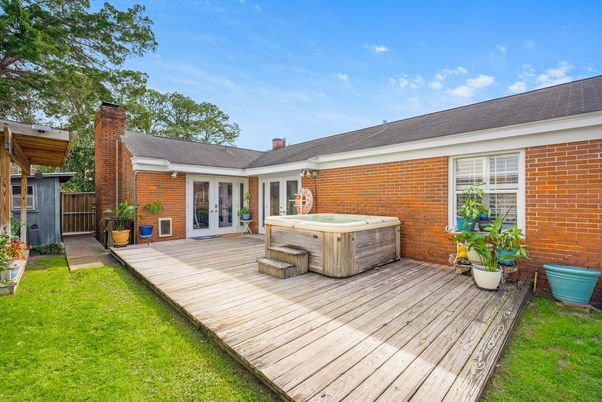 Exterior, Hot Tub