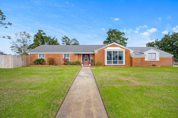 Exterior, Facade, Brick Facade, Ranch