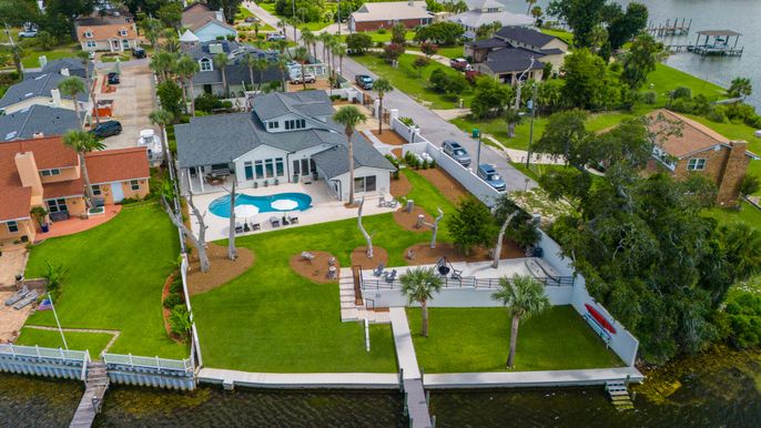 Exterior, Drone