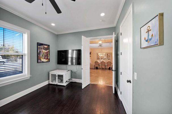 Chandelier, Dining room, Interior, Recessed Lighting, Wood Texture Flooring