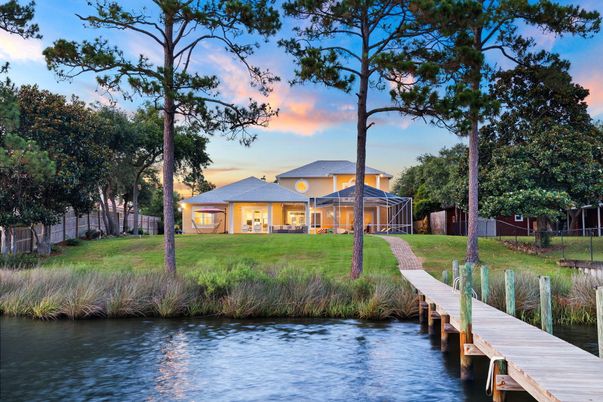 Exterior, Lake