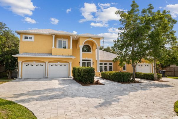 Attached, Exterior, Facade, Mediterranean