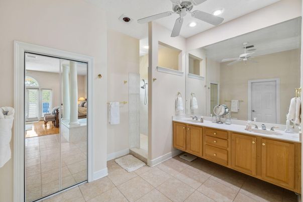 Bathroom, Dual Sink Vanities, Interior, Recessed Lighting