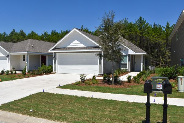 Attached, Exterior, Facade, Ranch