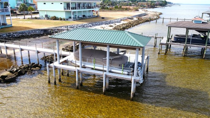 Exterior, Lake