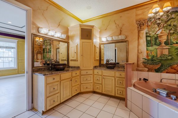 Bathroom, Dual Sink Vanities, Interior, Recessed Lighting