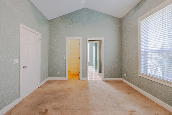 Empty room, Interior