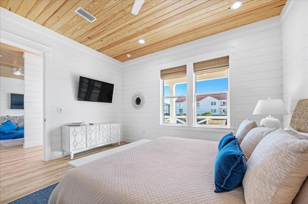 Bedroom, Interior, Recessed Lighting, Wooden Ceilings, Wood Texture Flooring