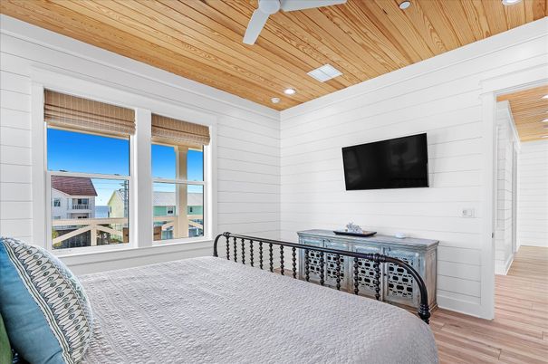 Bedroom, Interior, Recessed Lighting, Wooden Ceilings, Wood Texture Flooring