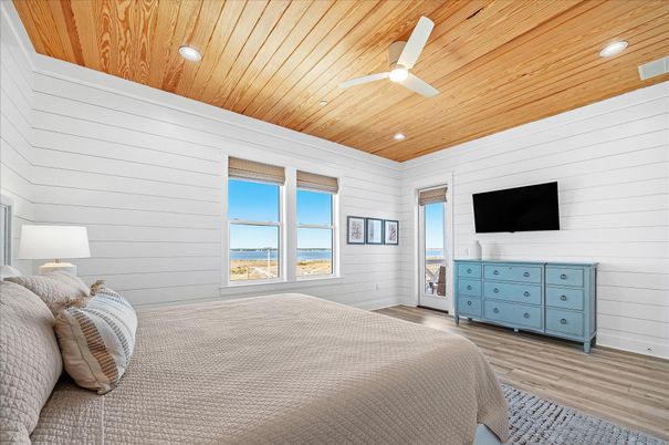 Bedroom, Interior, Recessed Lighting, Wooden Ceilings, Wood Texture Flooring