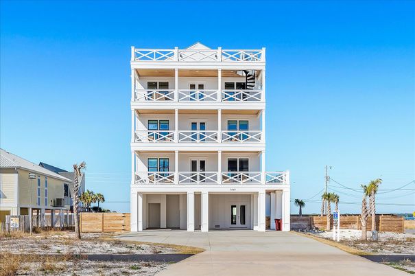 Exterior, Facade, Modern